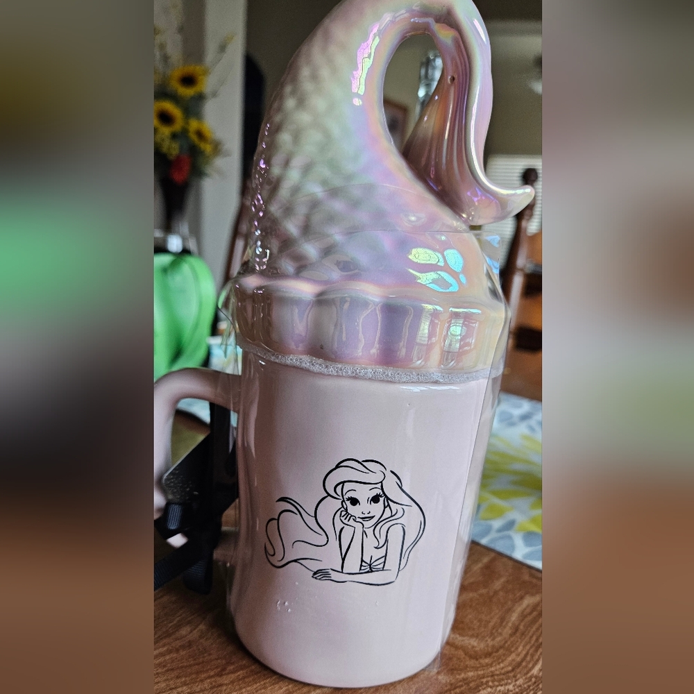 🍍Rae Dunn Ariel Mug fin lid
